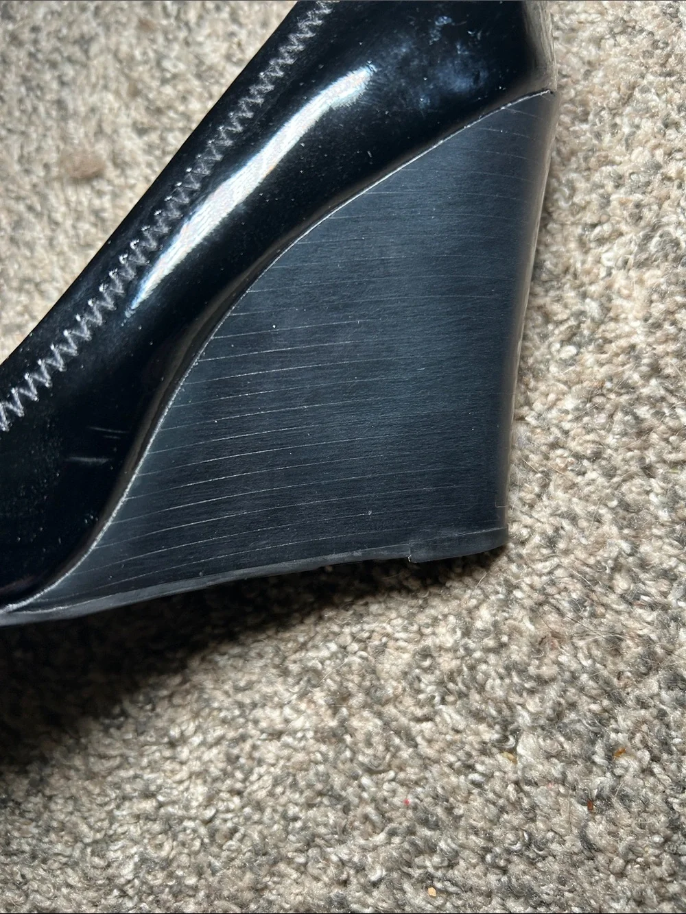 Tory Burch Julianne wedge heels in black patent leather and silver logo emblem